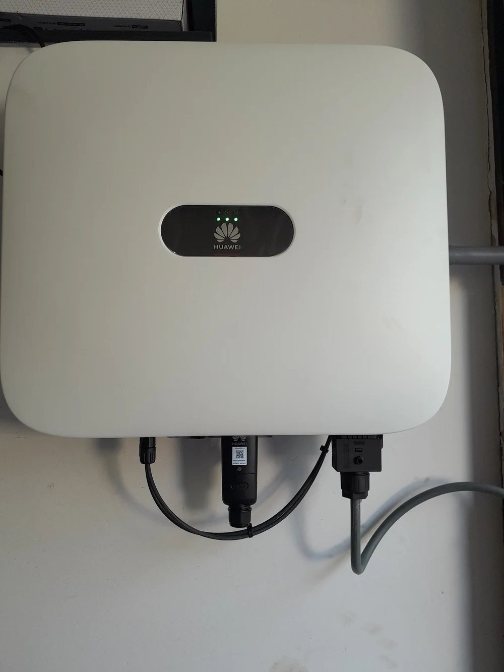 Geplaatste thuisbatterij met omvormer